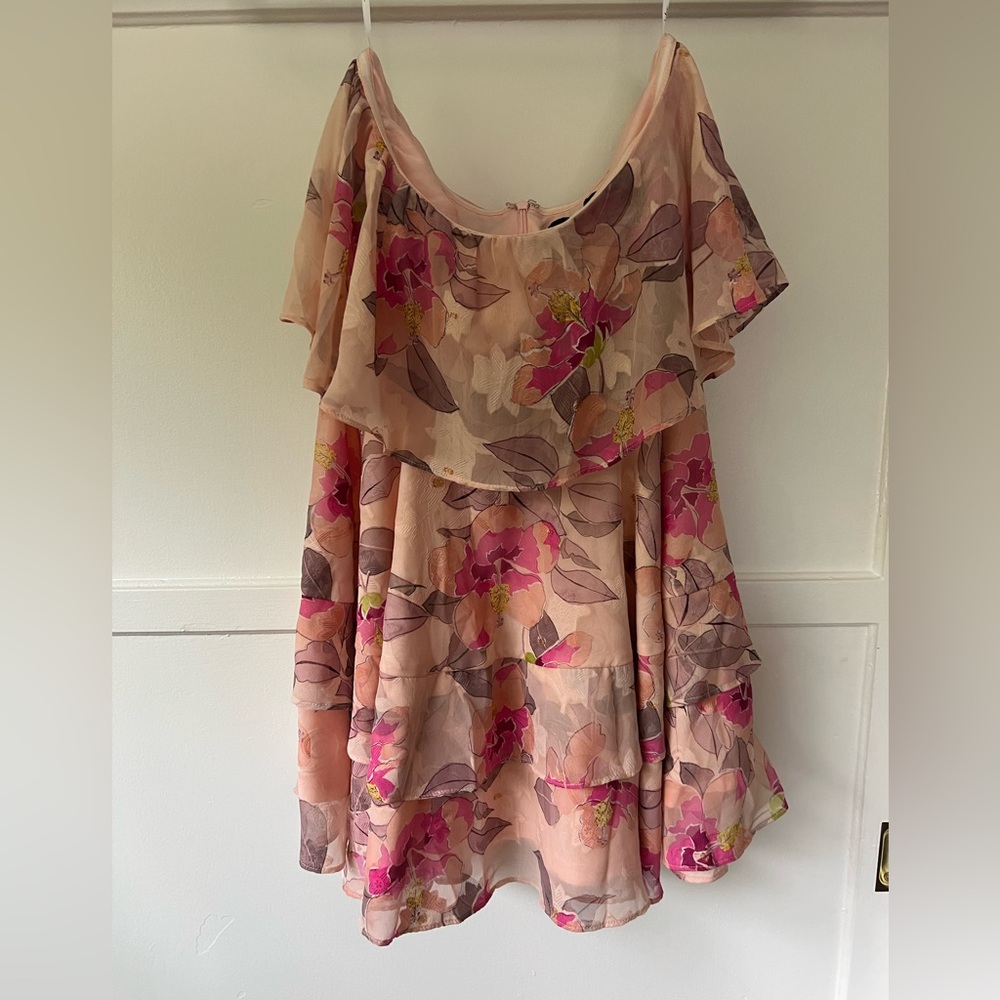 Brand new strapless Lulus dress with tags!